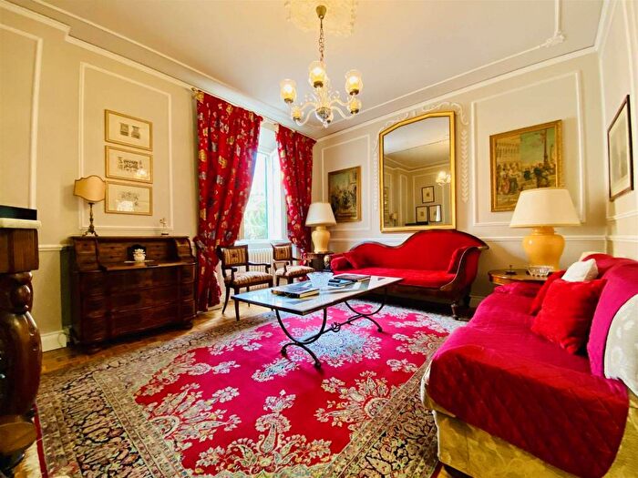 Appartamento con 5 locali in affitto in Viale Giuseppe Verdi, MontecatiniTerme