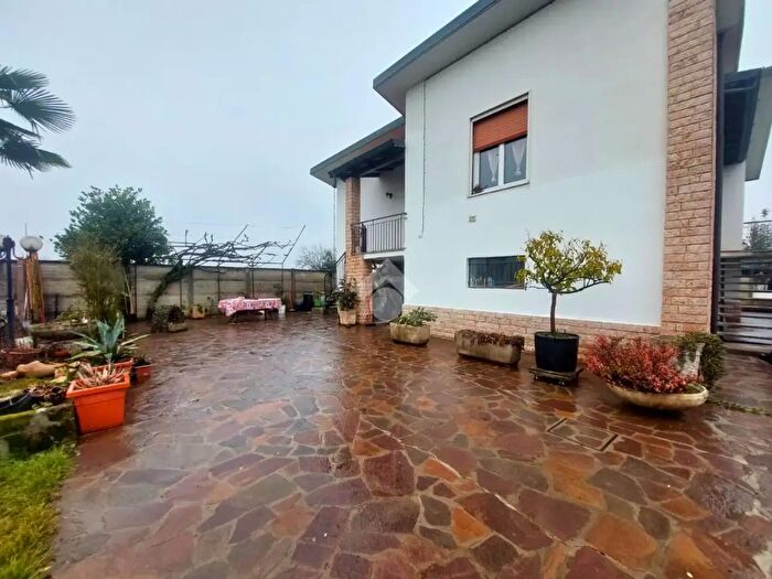 Casa trilocale in vendita in Via Eugenio Villoresi, Vittuone