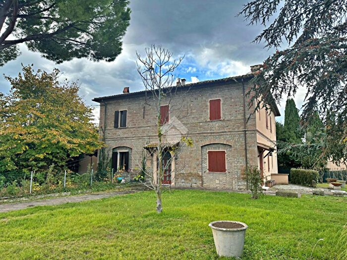 Casa con 7 locali in vendita in Via Roma, San Giovanni In Marignano