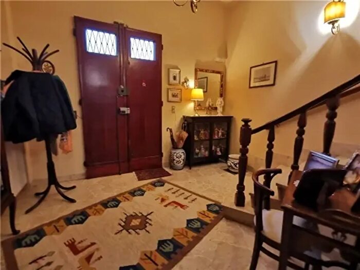 Casa con 10 locali in vendita in Empoli