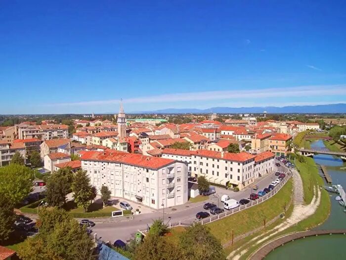 Casa con 7 locali in vendita in Via Alcide De Gasperi, Motta Di Livenza
