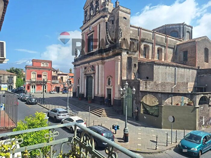 Casa con 6 locali in vendita in Via Etnea, Mascalucia