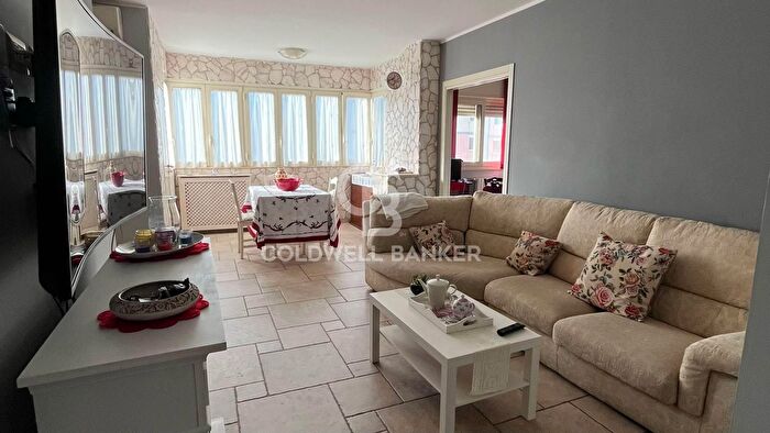 Appartamento trilocale in vendita in Largo Paesi dEuropa, Brindisi