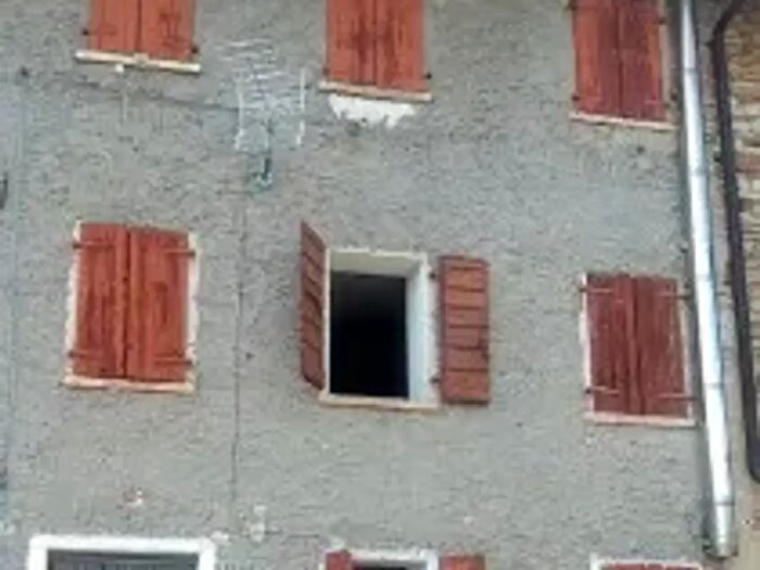 Casa con 6 locali in vendita in Cavaso Del Tomba