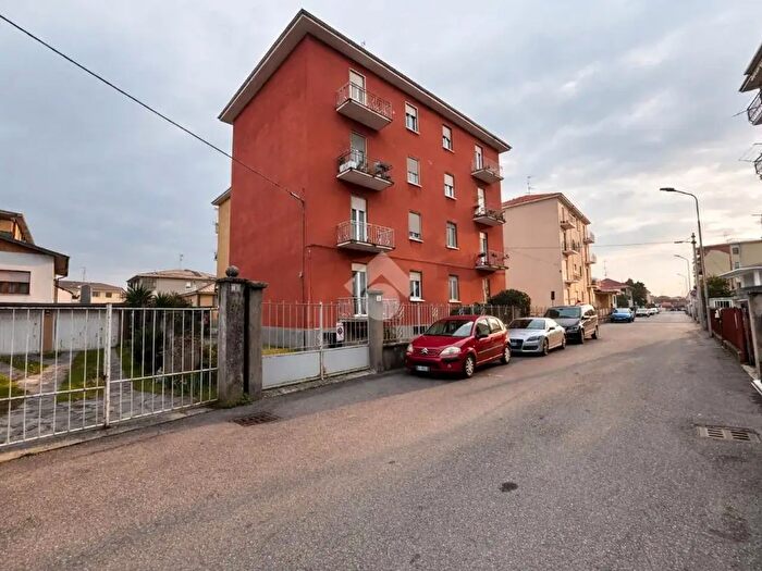 Appartamento trilocale in vendita in Via Q Ballara, Cameri