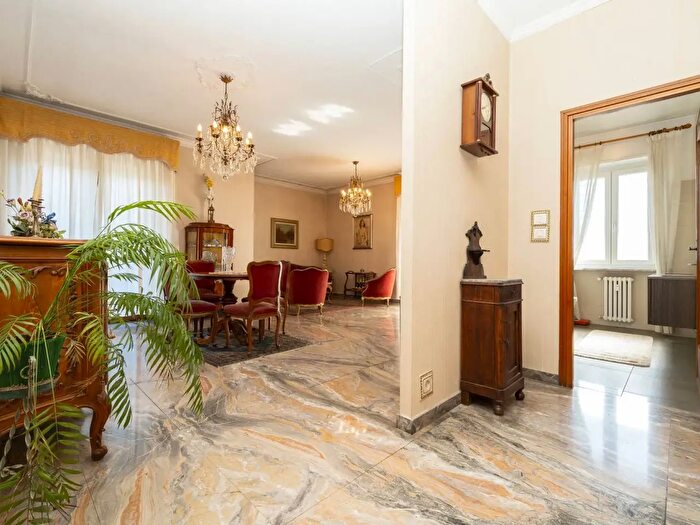 Appartamento con 5 locali in vendita in Via Augusto Nomis di Cossilla, Torino