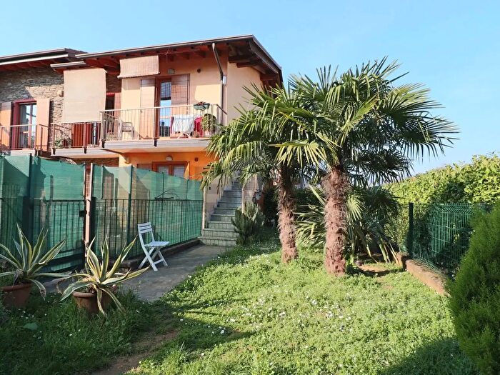 Appartamento trilocale in vendita in Via Moroni, Brembate Di Sopra