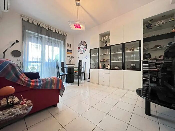 Appartamento trilocale in vendita in Via Poggi dOro, Roma