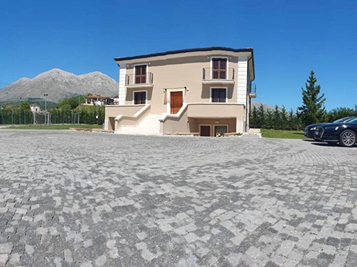 Casa con 6 locali in affitto in Circonvallazione, Magliano de Marsi