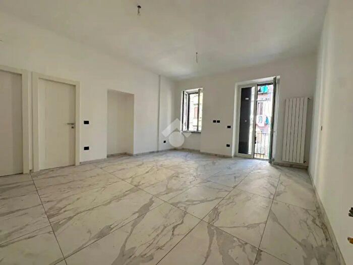 Appartamento trilocale in vendita in Via Ss Giovanni E Paolo, Napoli