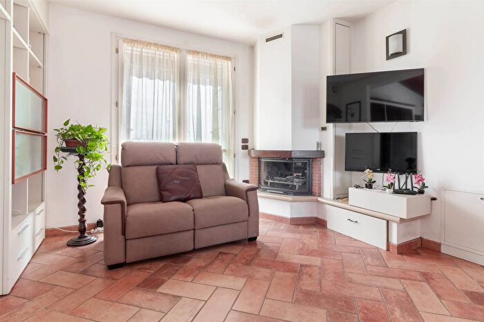 Casa quadrilocale in vendita in Via Montecarbone Imola, Imola