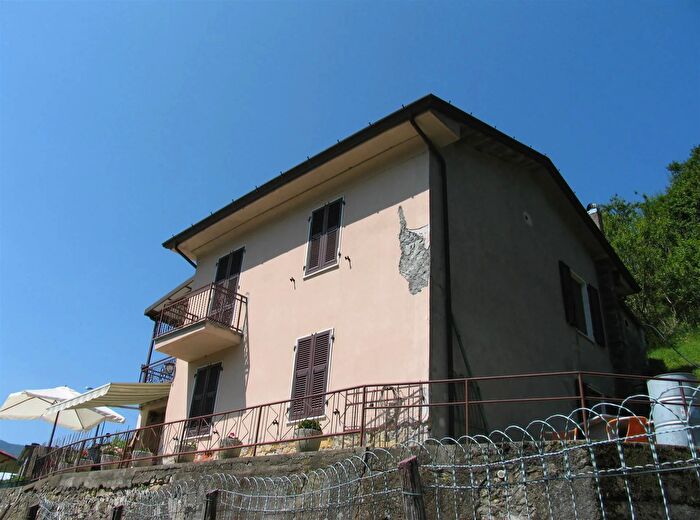 Casa con 7 locali in vendita in Comano