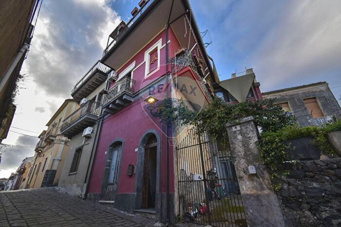 Casa quadrilocale in vendita in Via Cavour, SantAlfio