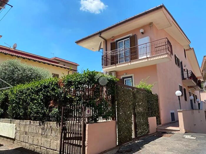 Appartamento quadrilocale in vendita in Via Antonio Pane, Roma