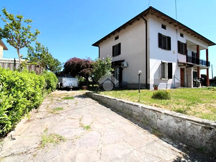 Casa quadrilocale in vendita in Via Bassa della Vergine, Pistoia