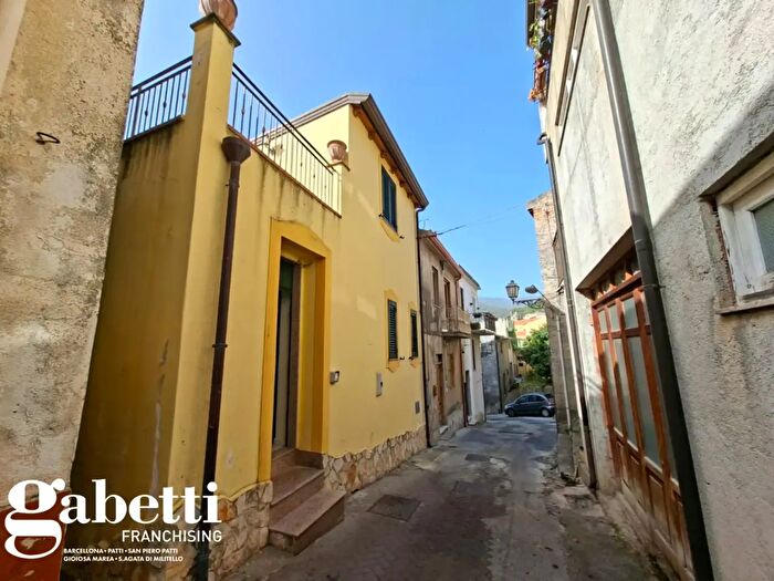 Casa quadrilocale in vendita in Via Milici, Montagnareale