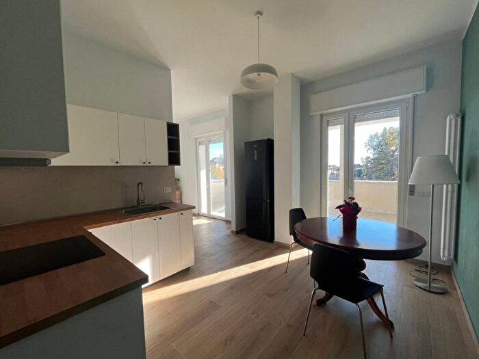 Appartamento bilocale in affitto in Via Vittorio Pisani, Centro, Limbiate