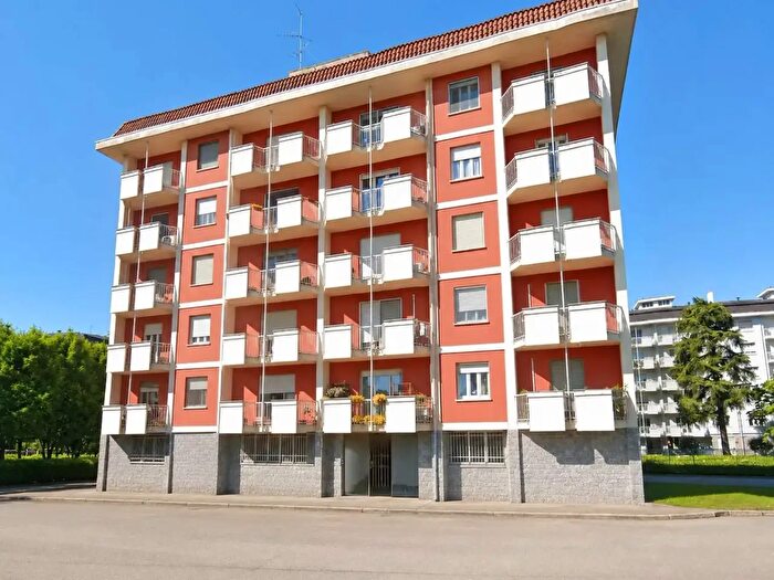 Appartamento quadrilocale in vendita in Via Fara, Novara