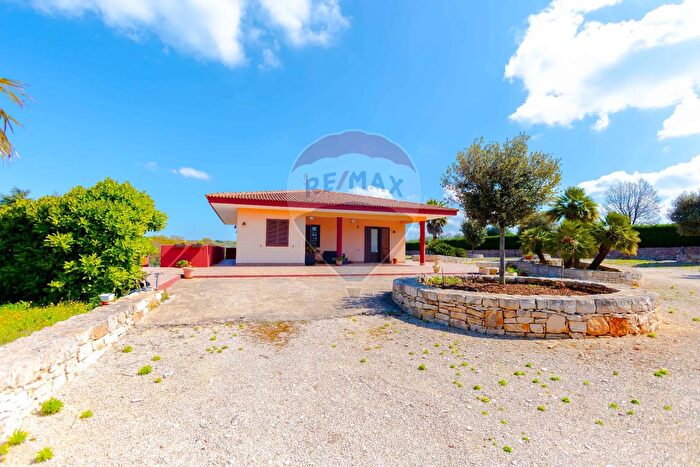Casa con 7 locali in vendita in Strada Cancello, Noci