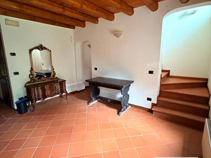 Casa trilocale in vendita in Giavera Del Montello