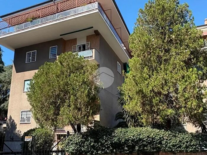 Appartamento trilocale in vendita in Via Sorelle Marchisio, Roma