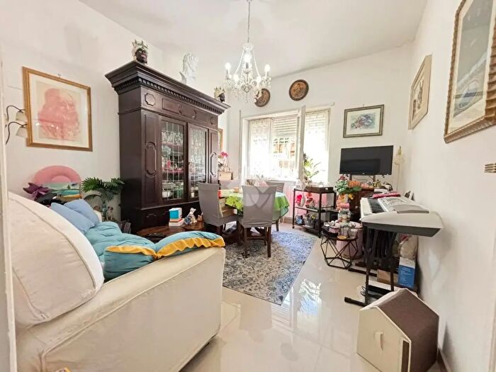 Appartamento trilocale in vendita in Via Jacopo Ferretti, Roma