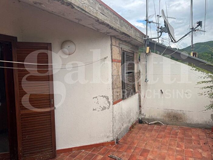 Appartamento bilocale in vendita in Appartamento bilocale Via Albornoz, Marmore Piediluco, Terni