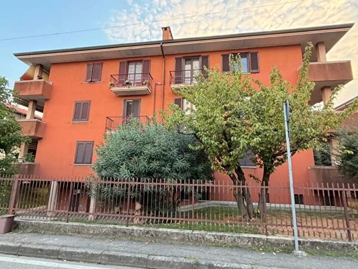 Appartamento trilocale in vendita in Via Giuseppe Verdi, Robecco Sul Naviglio