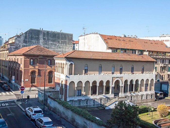 Appartamento trilocale in affitto in Via Monviso, Paolo Sarpi, Milano