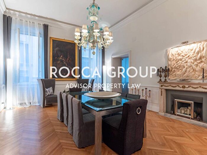 Appartamento con 6 locali in affitto in Montecitorio, Roma