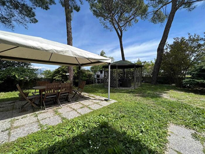 Casa con 8 locali in vendita in Campi Bisenzio, Signa