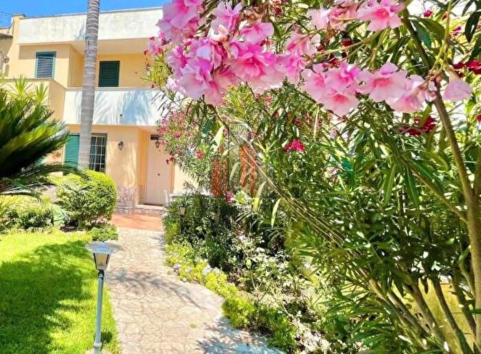 Casa con 6 locali in vendita in Tuglie