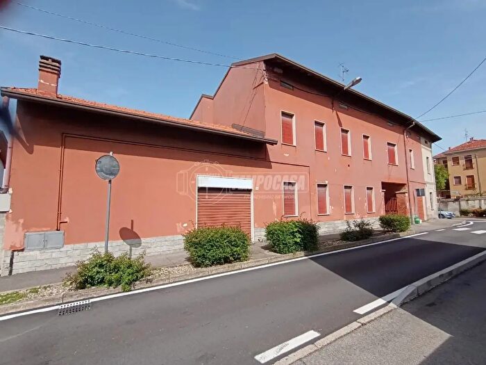 Casa con 5 locali in vendita in Via San Siro, Misinto