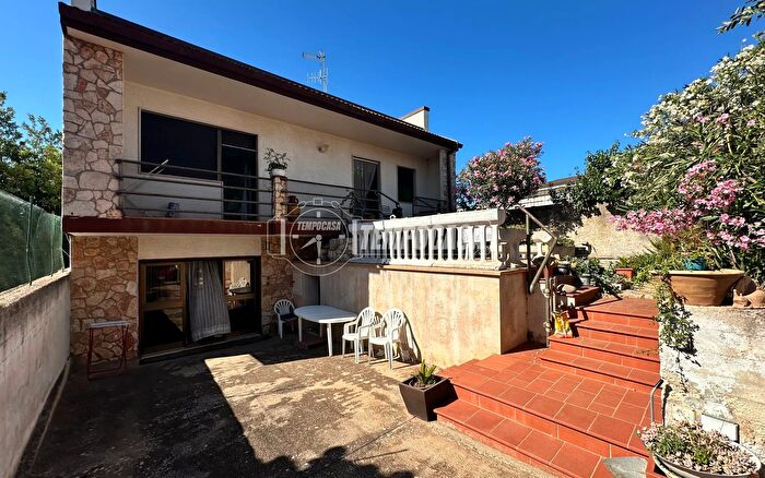 Casa con 5 locali in vendita in Via Ninuccio Napolitano, Turi