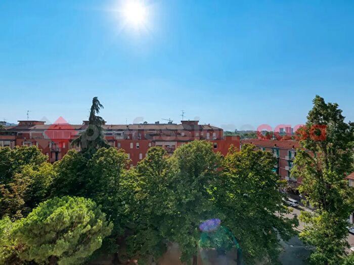 Appartamento con 5 locali in vendita in Via Benvenuto Cellini, Bologna