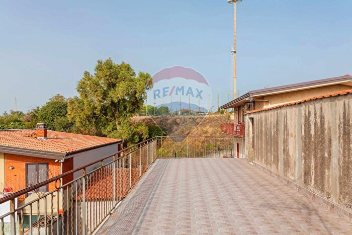 Appartamento con 7 locali in vendita in Via Taranto, San Giovanni La Punta