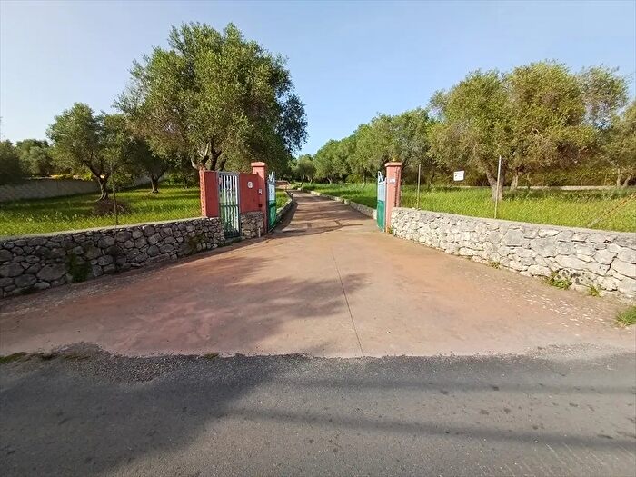 Casa trilocale in vendita in Strada Vicinale Crabulazzi, Sassari