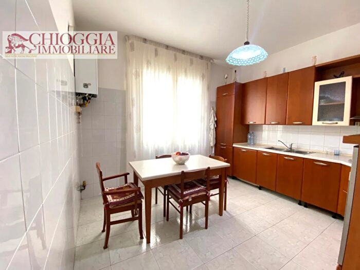 Appartamento trilocale in vendita in Via Ambra, Chioggia