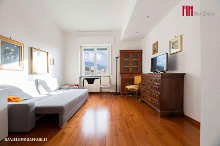 Appartamento trilocale in vendita in Genova