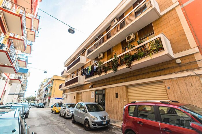 Appartamento trilocale in vendita in Via Emanuele Tulliano Manfredonia Zona Croce Stazione, Manfredonia