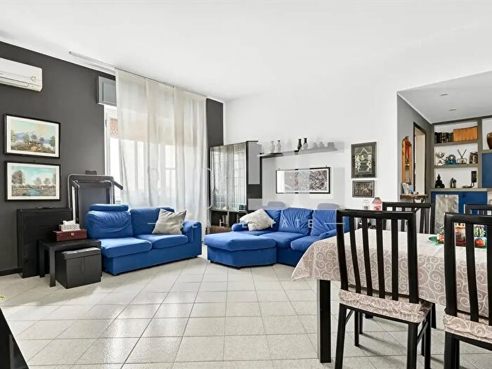 Appartamento trilocale in vendita in Via Alberto da Giussano, Limbiate