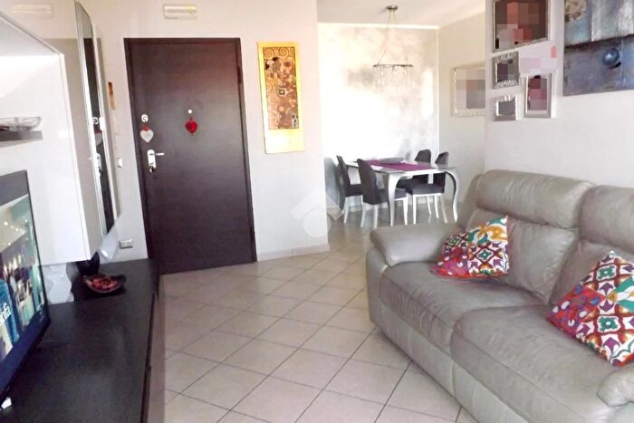 Appartamento trilocale in vendita in Via Alceo Dossena, Bisceglie