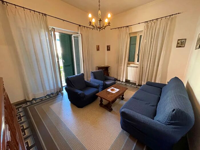 Casa con 5 locali in affitto in Sarzana