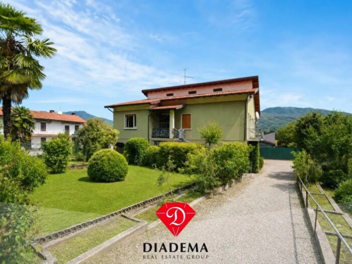 Casa con 11 locali in vendita in Via Ettore Stocchetti a, Besozzo