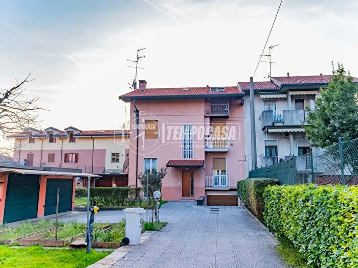 Appartamento trilocale in vendita in Via Campo dei Fiori, Novate Milanese