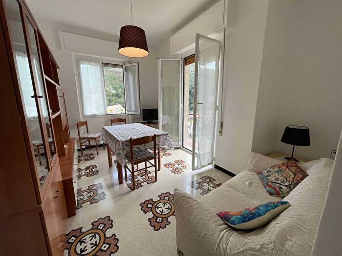 Appartamento quadrilocale in affitto in Via Defferrari, Centro, Noli