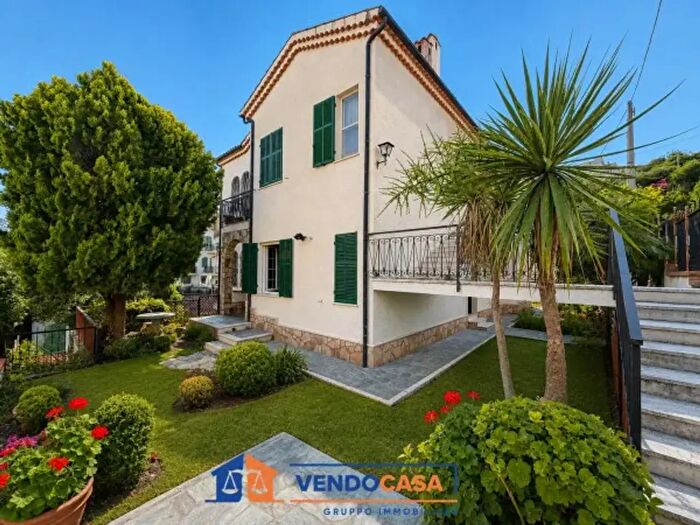 Casa con 6 locali in vendita in Via Niccolò Paganini, Pietra Ligure