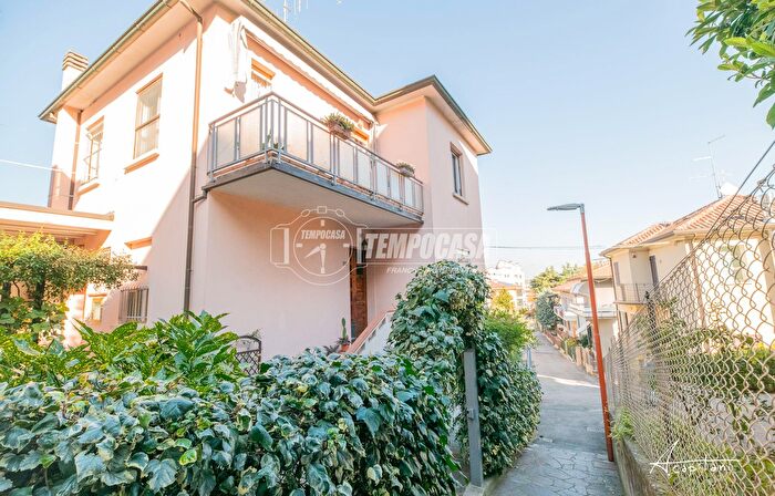 Casa quadrilocale in vendita in Via Fiorenzuola, Cesena