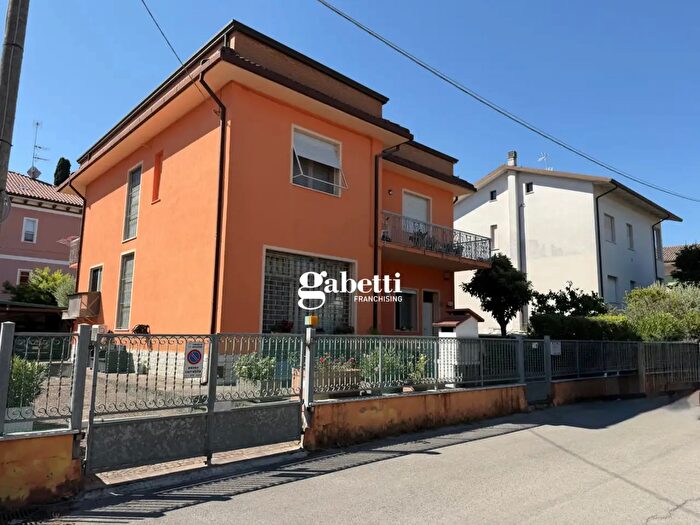 Casa con 10 locali in vendita in Verucchio