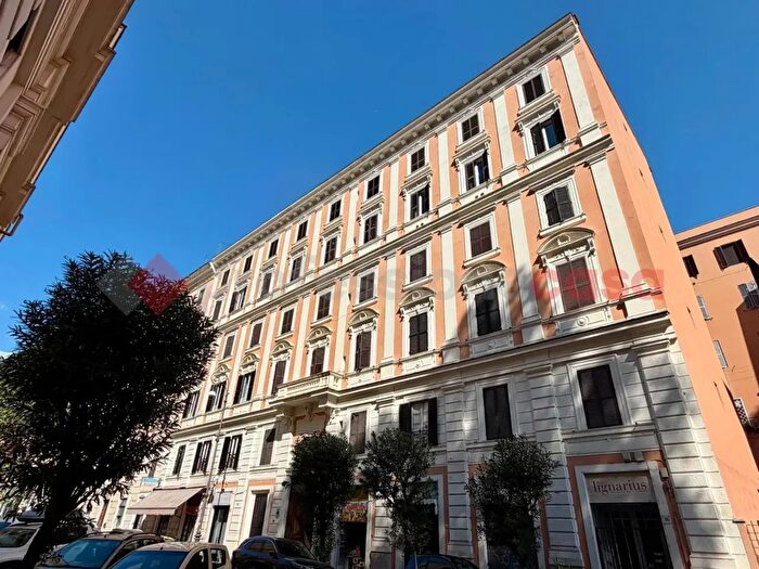 Appartamento bilocale in vendita in Via Mecenate, Roma